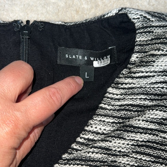 Slate & Willow Cap Sleeve V-neck Women's Dress - Picture 7 of 14